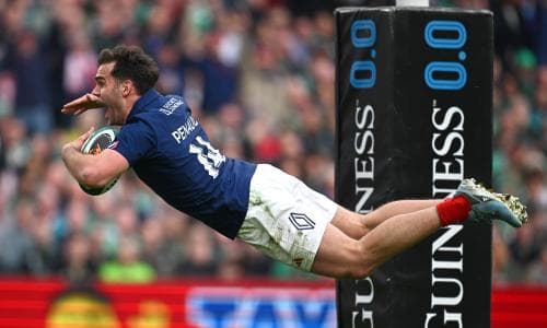 France take Six Nations title race to the wire with thumping win over Ireland